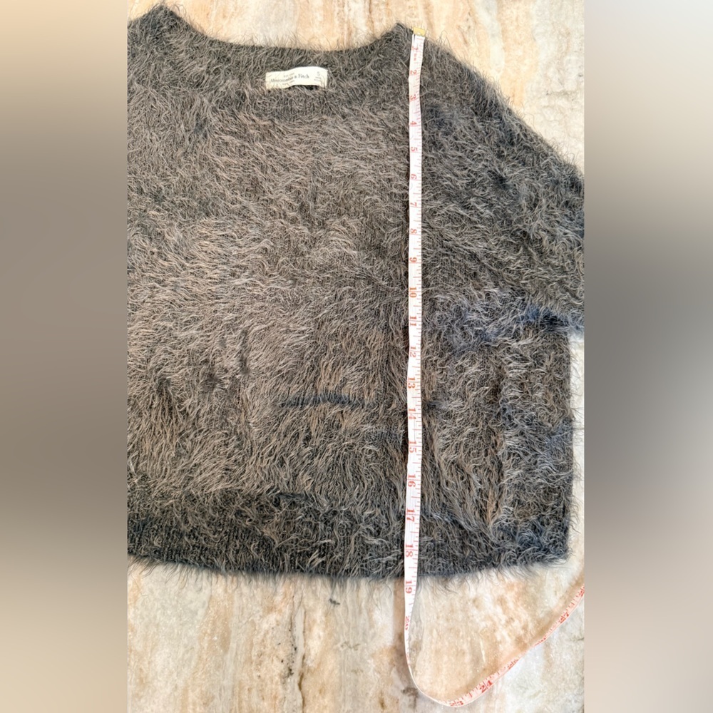 Women’s ABERCROMBIE & FITCH soft fuzzy cropped grey sweater- Size small - Picture 6 of 8